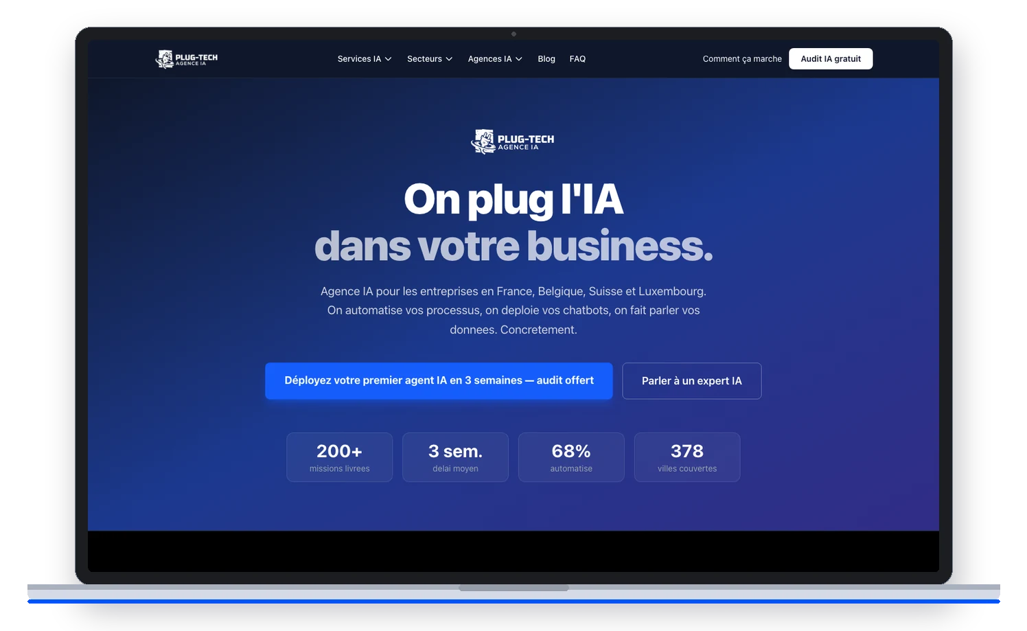 Site de Plug Tech, agence IA, affiché sur un MacBook